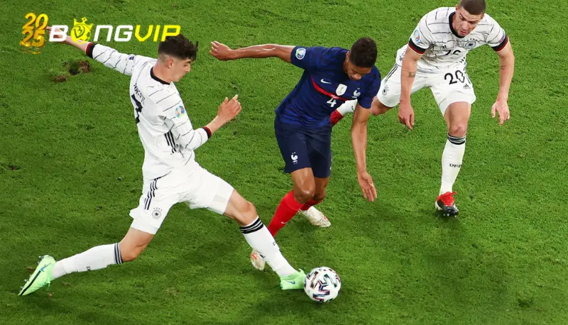 Mbappe chạm tay vào Giày Vàng châu Âu Ý nghĩa khi Mbappe chạm tay vào Giày Vàng châu Âu