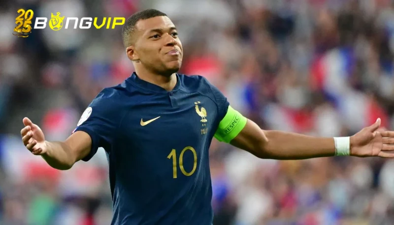 Mbappe chạm tay vào Giày Vàng châu Âu Khẳng định vị thế tại Real Madrid - Mbappe chạm tay vào Giày Vàng châu Âu