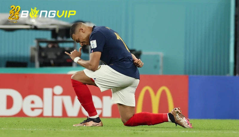 Mbappe chạm tay vào Giày Vàng châu Âu Cú đúp kết thúc mùa giải rực rỡ của Mbappe